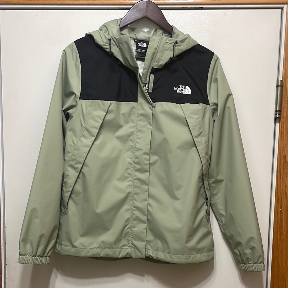 Woman’s North Face ‘ Antora ‘ Jacket hooded  size Small - 100% Waterproof NWOT !